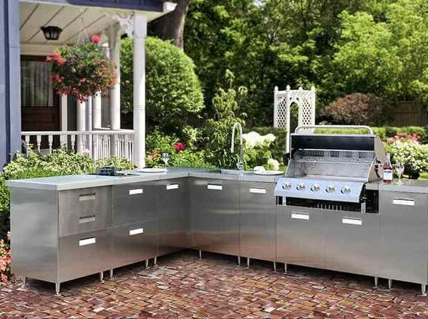 Outdoor kitchen